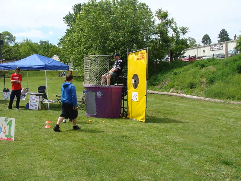 Weight Pulling - Demo - Schwenksville Community Days - May 15, 2010